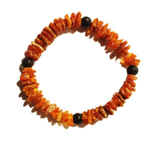 Braccialetto in ambra con pietra lavica