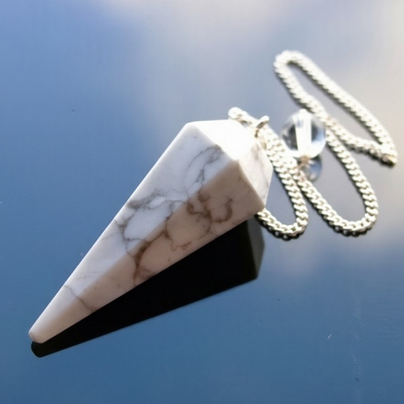 Pendolino in Howlite a forma piramidale 1 Pendolino in Howlite